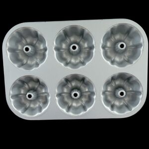 Pampered Chef Silver Mini Bundt Pan